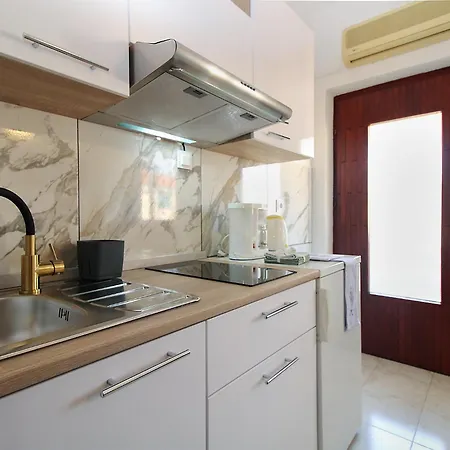 And Milan 2380 Guest house 3*